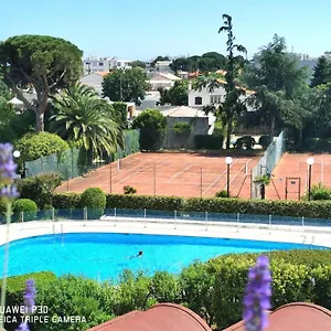 Appartement 2 Pieces Climatise-wifi / 4 Voyageurs / Boxe Prive / 2 Piscines / 2 Tennis / Petanque / Pingpong, Antibes